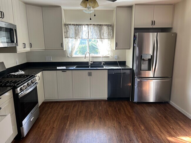 Primary Photo - 226 W Avenida Palizada