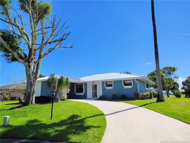 Building Photo - 5211 SE Sea Island Way