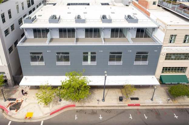 Building Photo - 433 Pine Ave