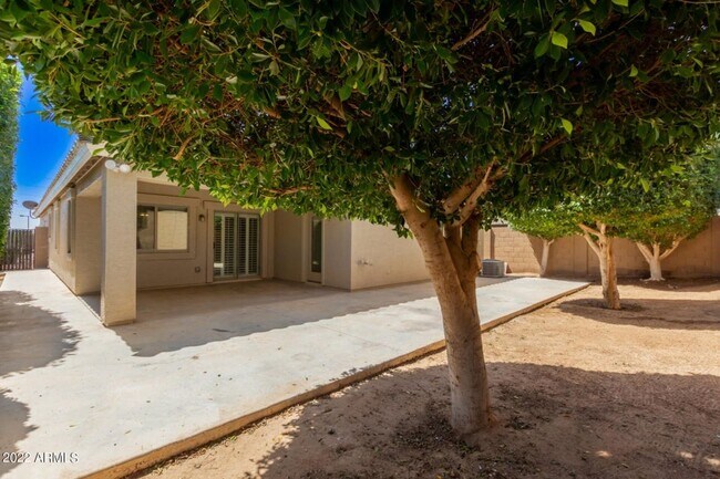 Building Photo - Gorgeous 4 Bedroom Home w/Energy Saving Solar