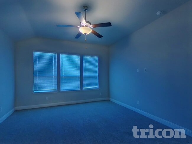 Building Photo - 1340 Beach Dr