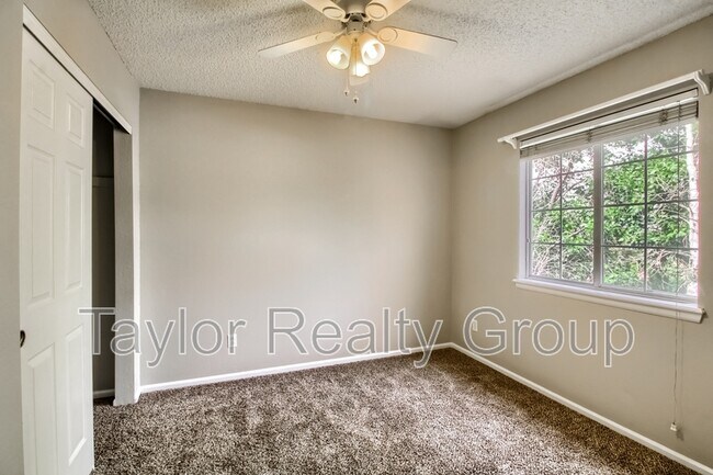 Building Photo - 13460 Vine St