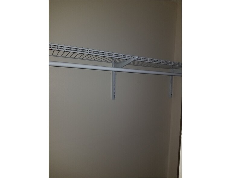 CLOSET #2 - 2900 NW 46th Ave