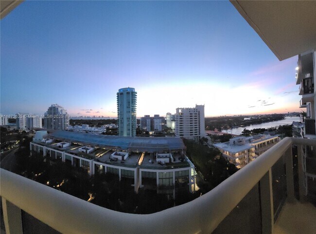 Building Photo - 6039 Collins Ave
