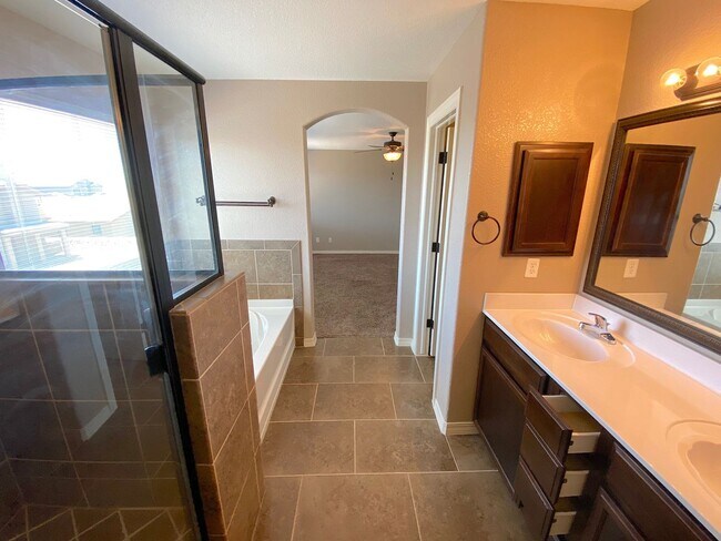 Building Photo - East El Paso LARGE 4bed/2.5bath Refrig A/C!