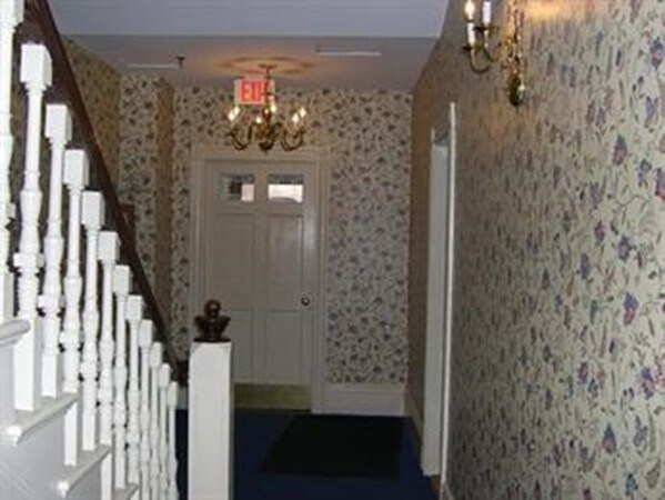Building Photo - 336 Marlborough St