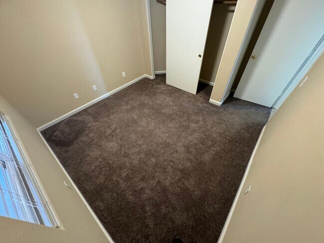 Building Photo - Charming 3-bedroom home located in the picturesque town of Pahrump!