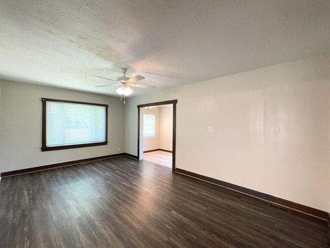 Building Photo - 2 Bed In Great Location