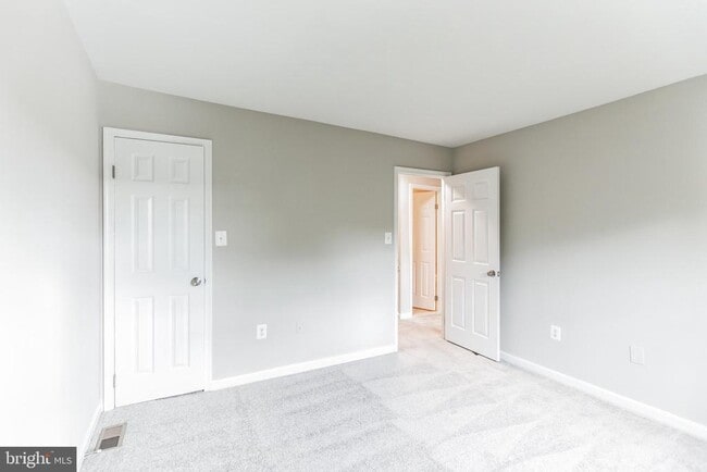 Building Photo - 5335 Lake Cove Ct