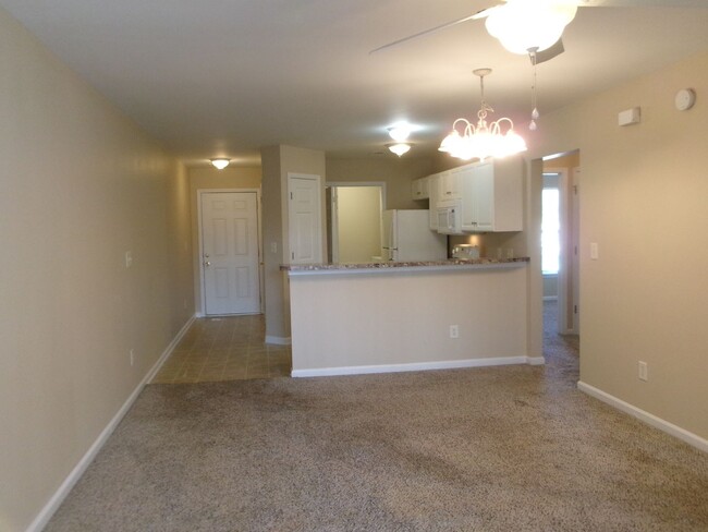 Building Photo - Second floor 2 bedroom, 2 bath condo with ...