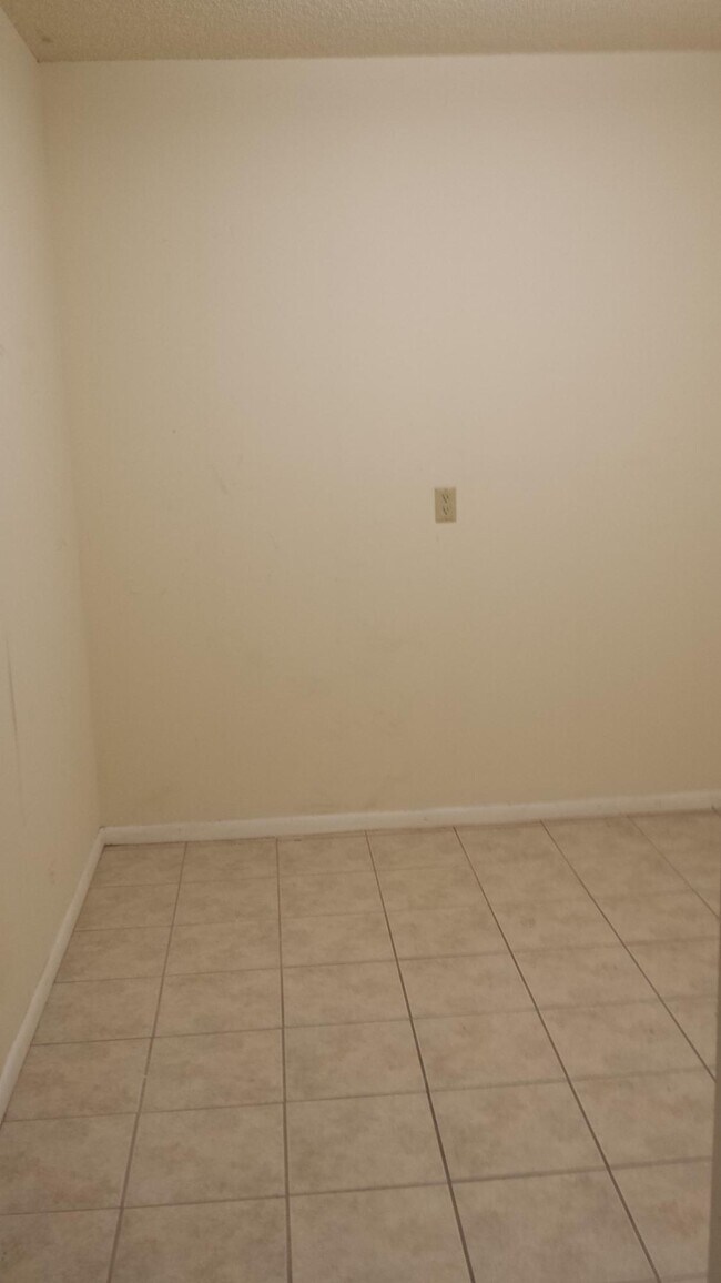 Building Photo - 3540 Whitehall Dr