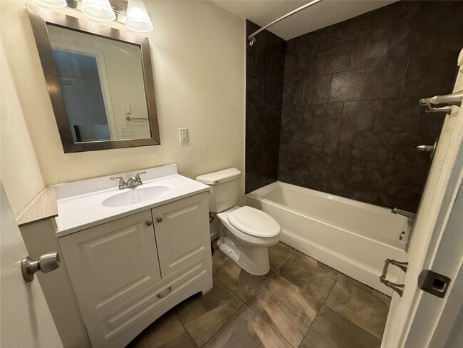 Building Photo - 25 Court St