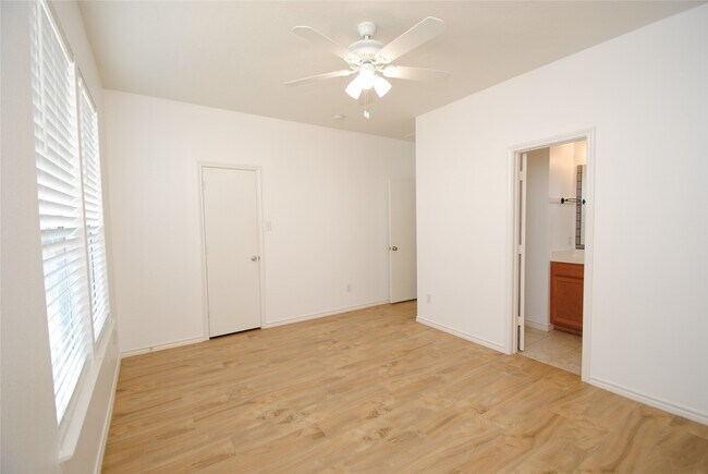 Building Photo - 18410 Fair Grange Ln