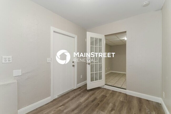 Building Photo - 3 Bedroom Pet-Friendly Home in Cape Coral, FL with Main Street Renewal