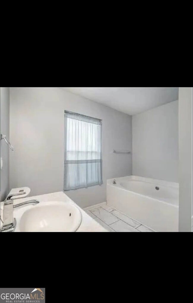 Building Photo - 5563 Windfall Ln