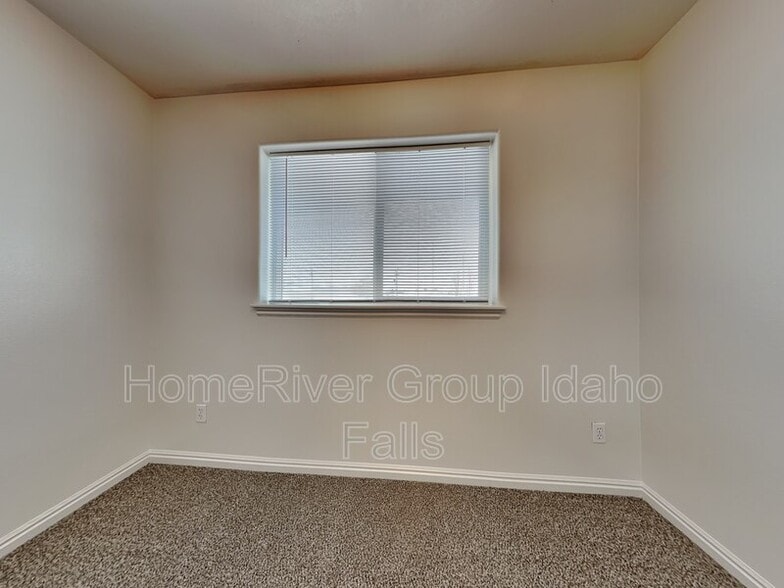Building Photo - 3535 Deloy Dr