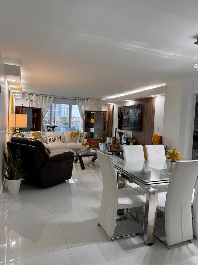 Building Photo - 3800 S Ocean Dr