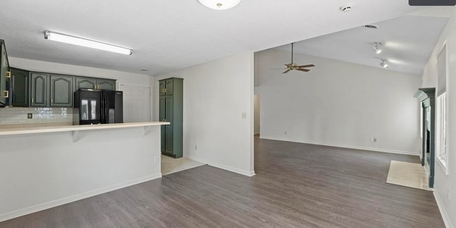 Building Photo - BEAUTIFUL 3 bedroom home available in June!