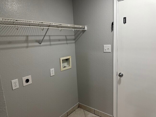 Building Photo - 15103 Possumwood Dr