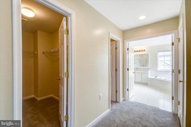 Building Photo - 240 Davis St