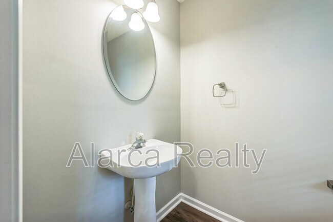 Building Photo - 8787 Robinson Forest Dr