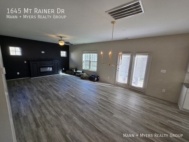 Building Photo - 1645 Mount Rainer Dr