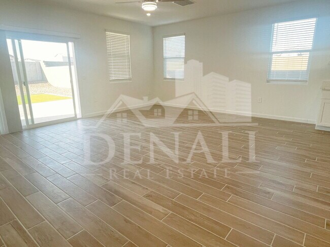 Building Photo - 2760 W Stradling Ave