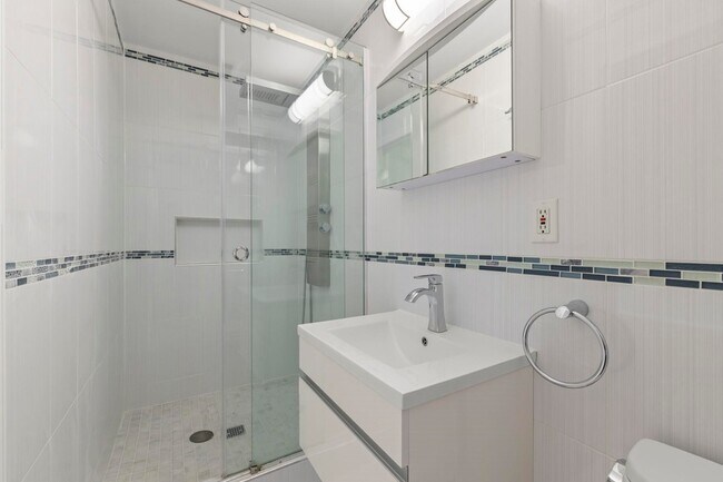 Building Photo - 6 Grand Cove Way