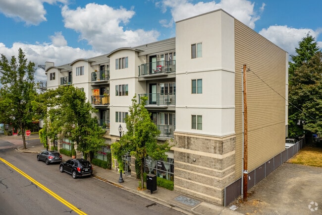 Building Photo - Central Point