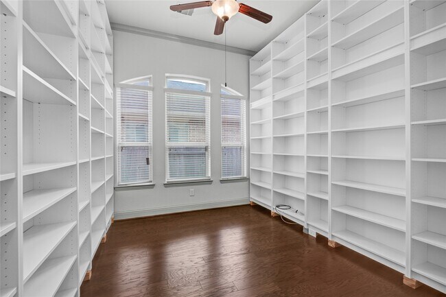 Building Photo - 1644 Longwood Glen Ln