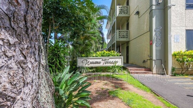Building Photo - 2050 Nuuanu Ave