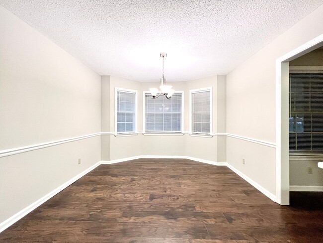 Building Photo - AVAILABLE JUNE [NO PETS PERMITTED]