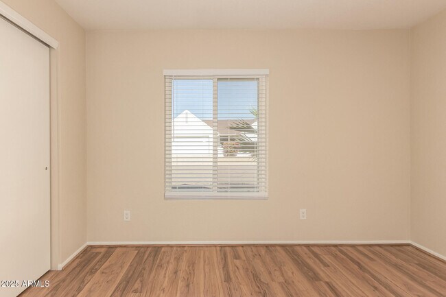 Building Photo - 3329 E Siesta Ln