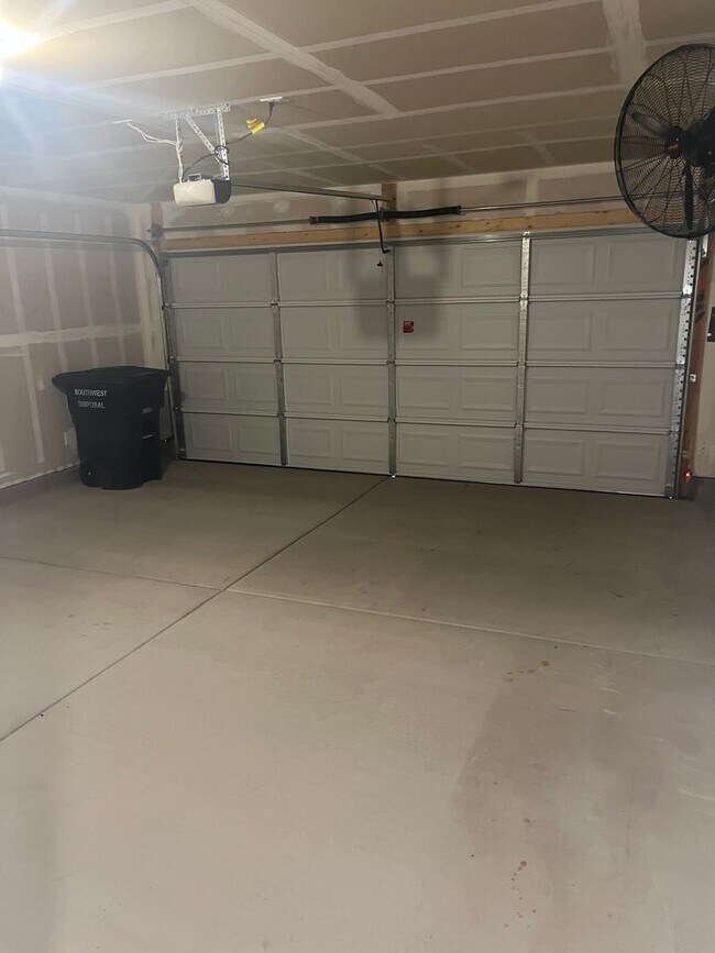 Building Photo - Beautiful 4 Bedroom 2 Bathroom split floor plan home in the newly built Turquoise Hills Neighborh...