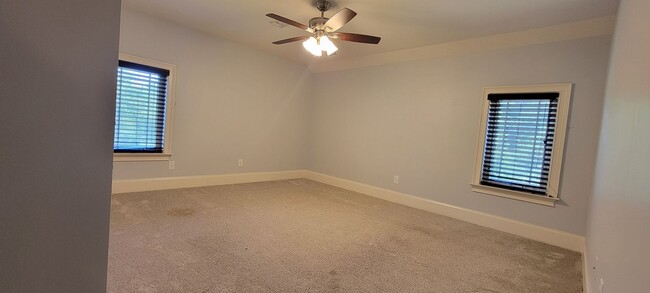 Building Photo - Stunning 4-Bedroom, 3.5-bath Home in the P...