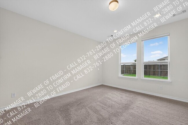 Building Photo - 395 Boroughbridge Dr
