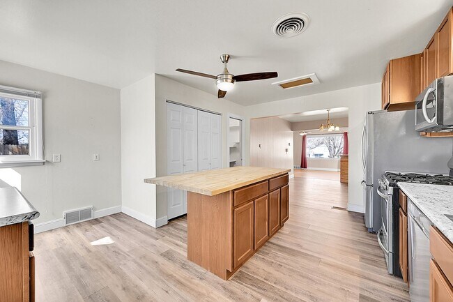 Building Photo - 2317 De Soto Rd