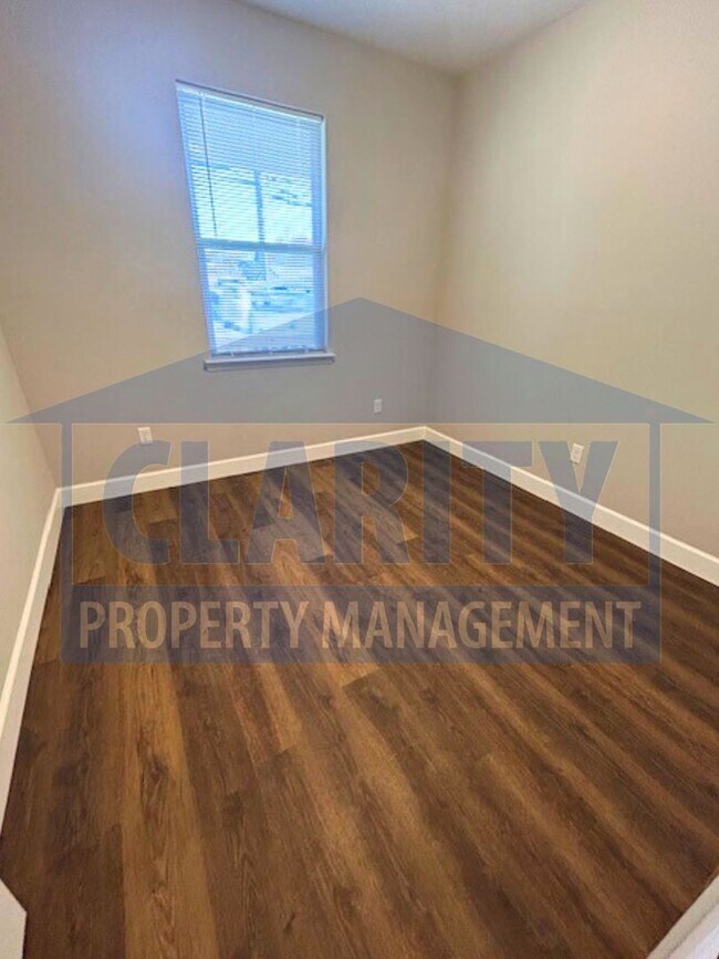 Building Photo - **One month free w/ a 15 month lease!**