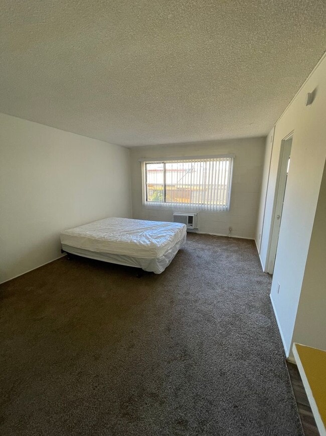 Building Photo - Studio Apartment on Las Vegas Strip - Close to all of the Excitement & More!!