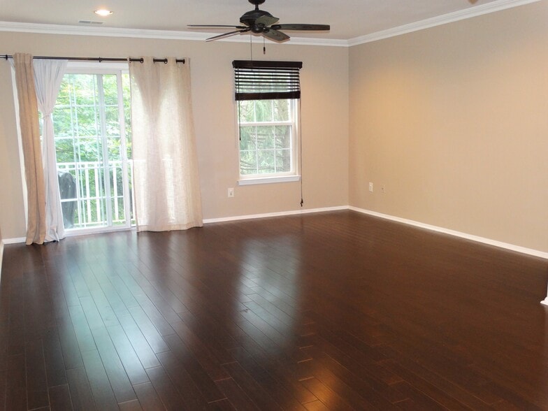 living room - 2269 Nash Ct