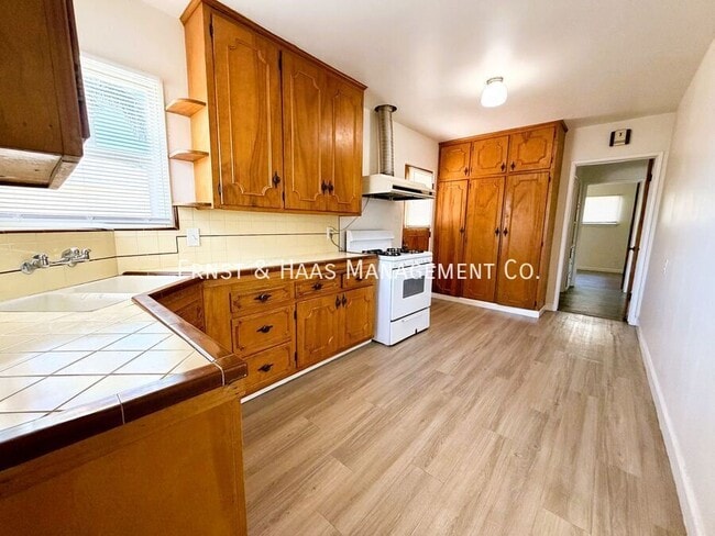 Building Photo - 12911 Whitewood Ave