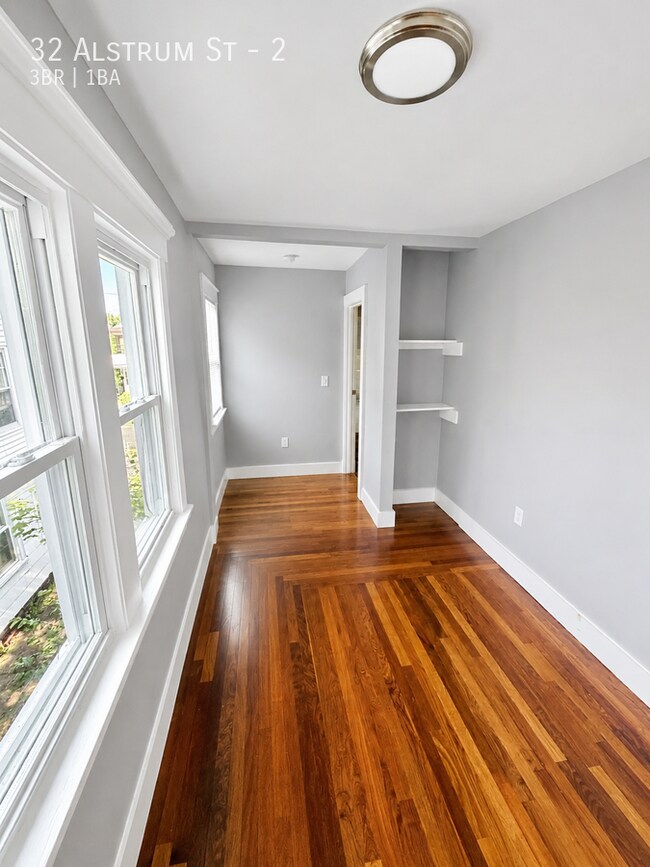Building Photo - 32 Alstrum St