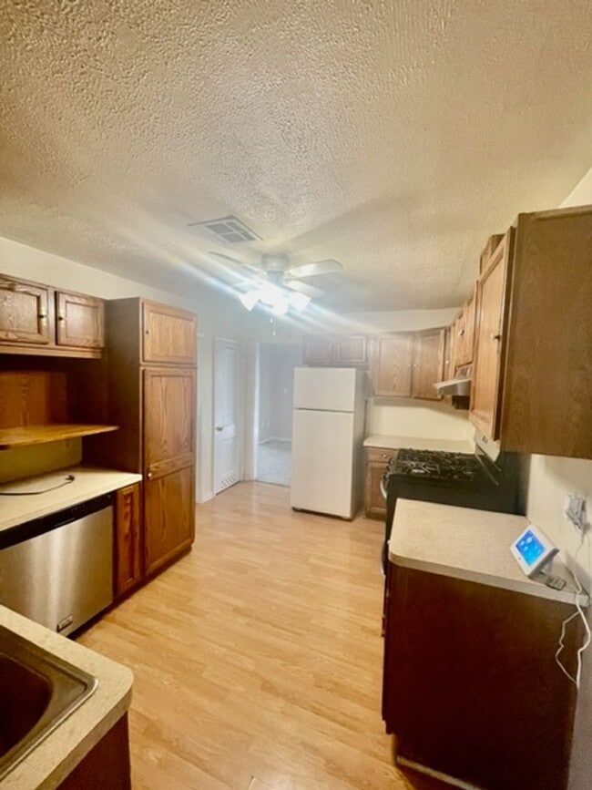 Building Photo - 3716 Parkwood St