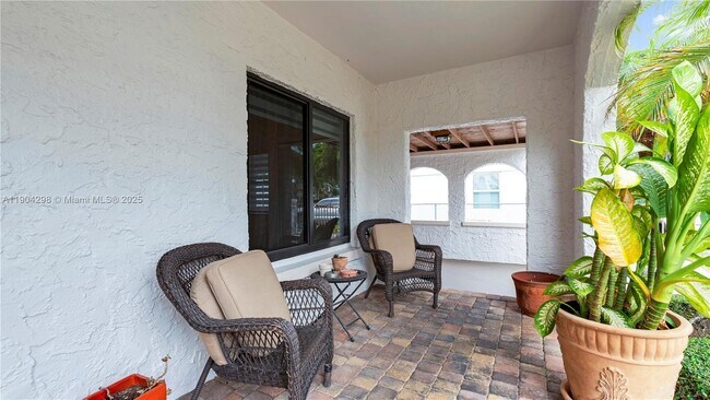 Building Photo - 2271 SW 25th St