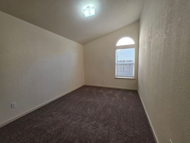 Building Photo - Single story home near CSU Stanislaus!