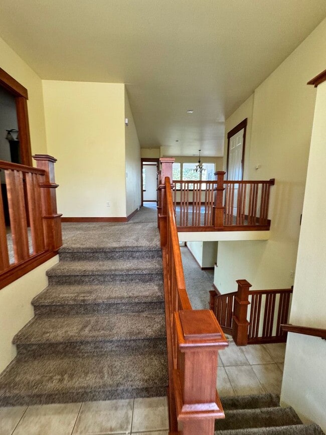 Building Photo - Stunning 4-Bedroom Home with Valley Views ...