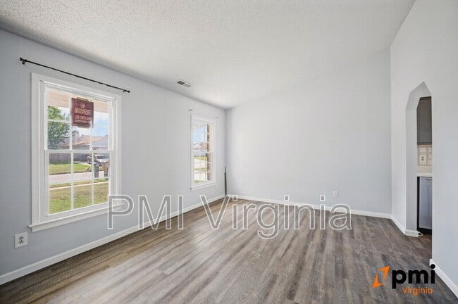 Building Photo - 1701 Darrow St