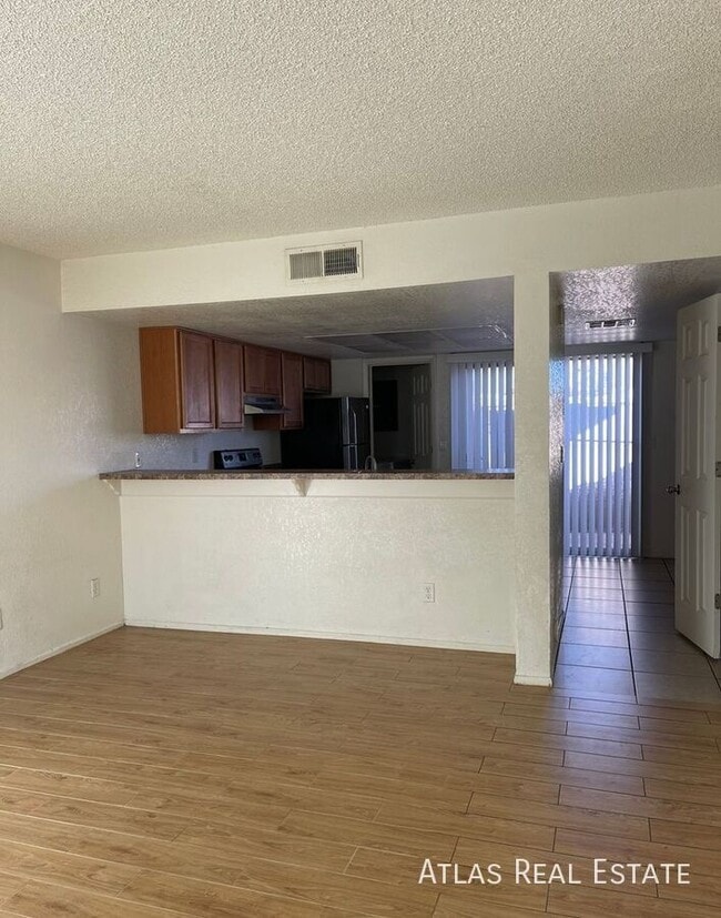 Building Photo - 4828 W Orangewood Ave