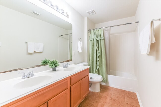 Building Photo - 5418 Lilac Grove Ln