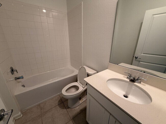 Building Photo - Rare find In-Law suite Home! Single family house with Separate entry and kitchen, laundry set!